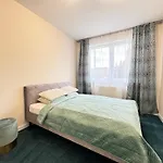 Beautiful & Modern Atlas Arena Zoo Parking Apartment