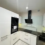 Apartment Beautiful & Modern Atlas Arena Zoo Parking *