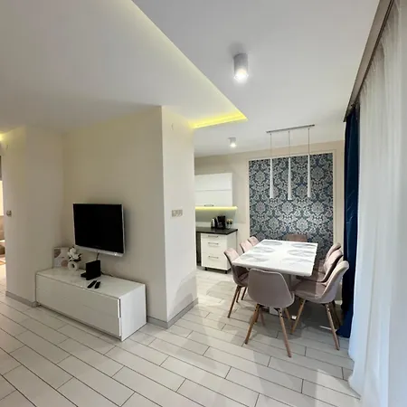 Beautiful & Modern Atlas Arena Zoo Parking Apartment