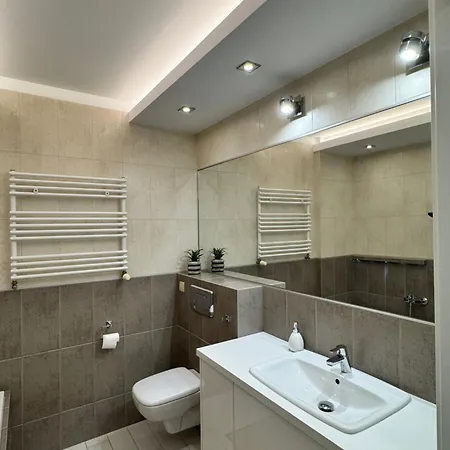 Beautiful & Modern Atlas Arena Zoo Parking Apartament