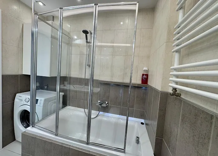 Beautiful & Modern Atlas Arena Zoo Parking